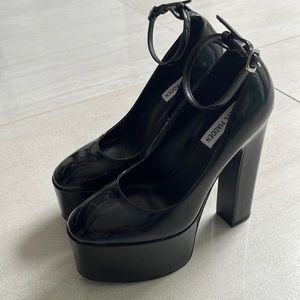 Steve Madden Mega Platform Heel